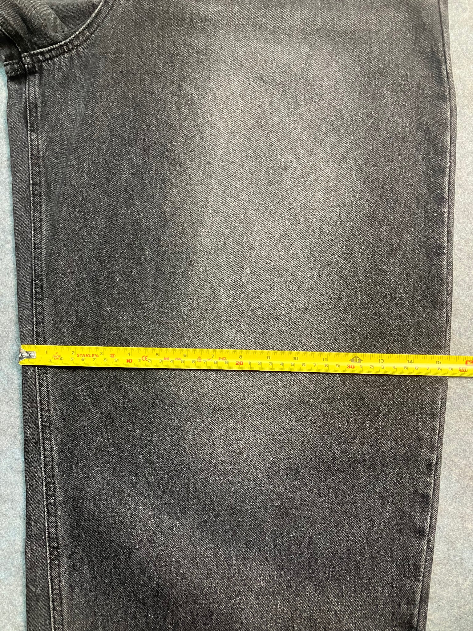 black medium baggy jeans