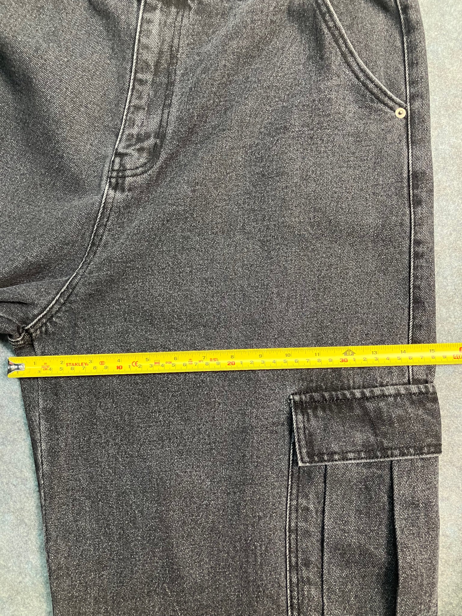 black cargo baggy jeans