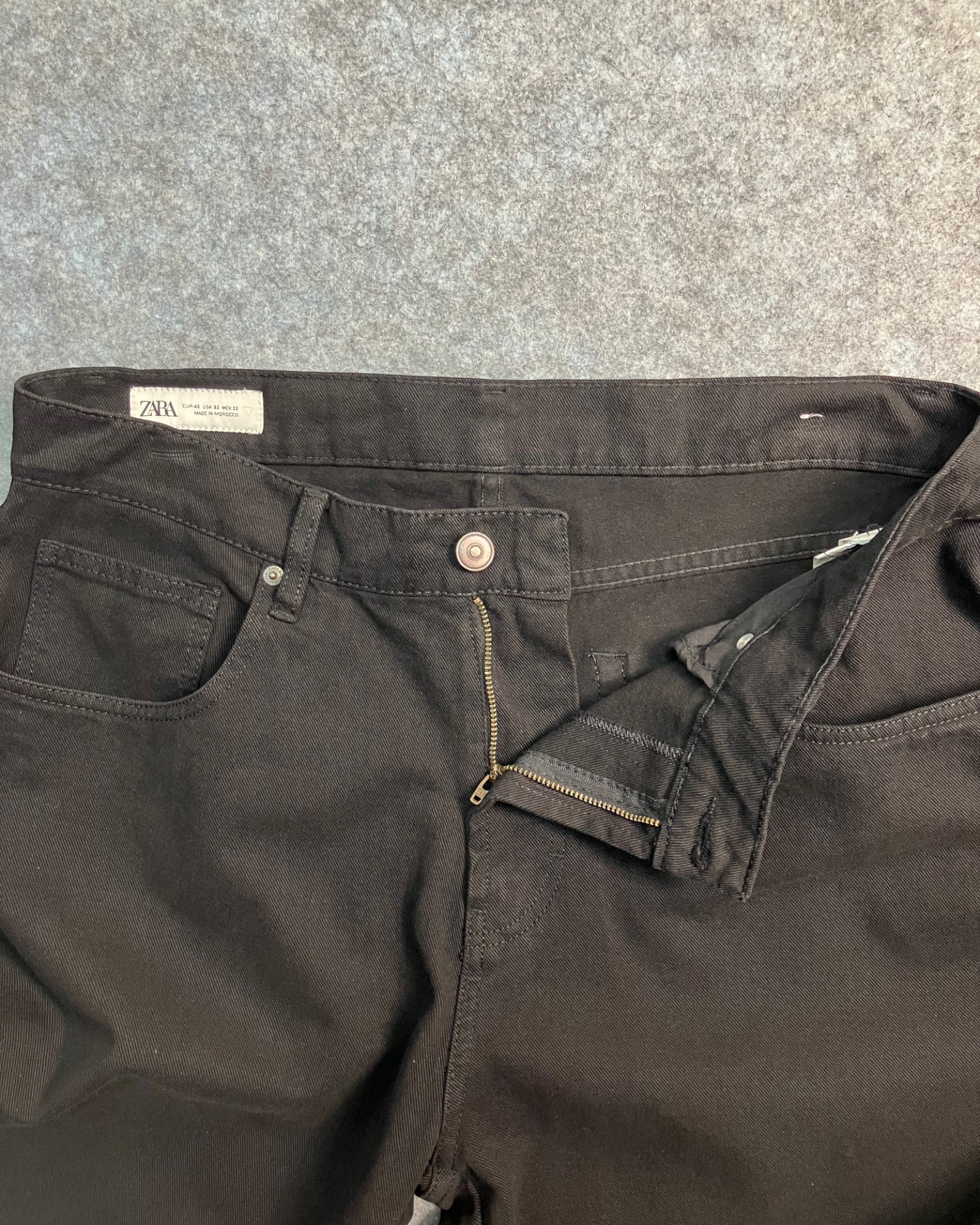black medium balloon jeans