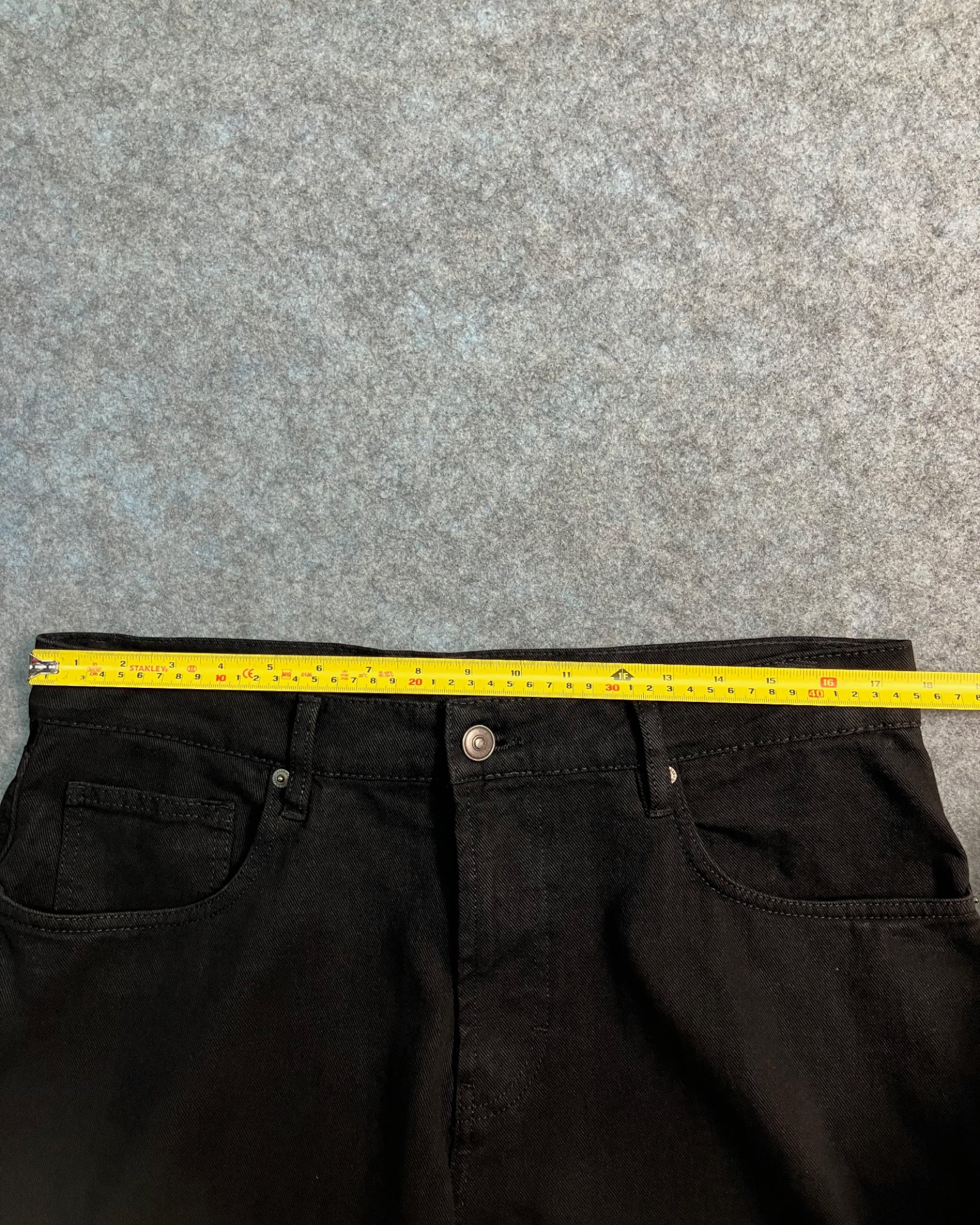 black medium balloon jeans