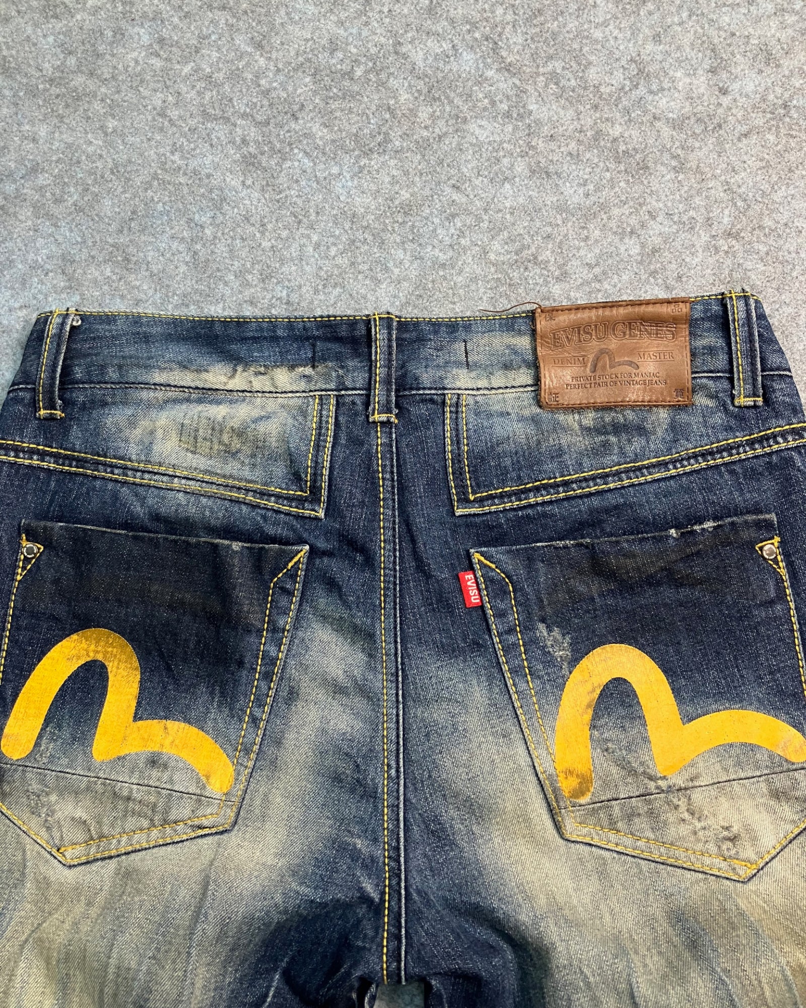 blue vintage wash regular-fit jeans