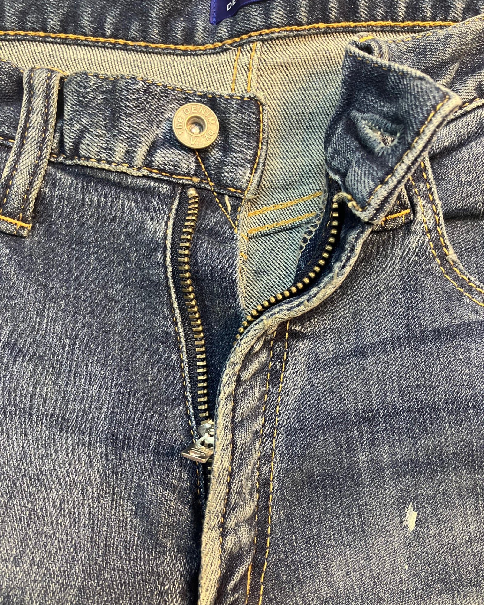 blue distressed skinny jeans