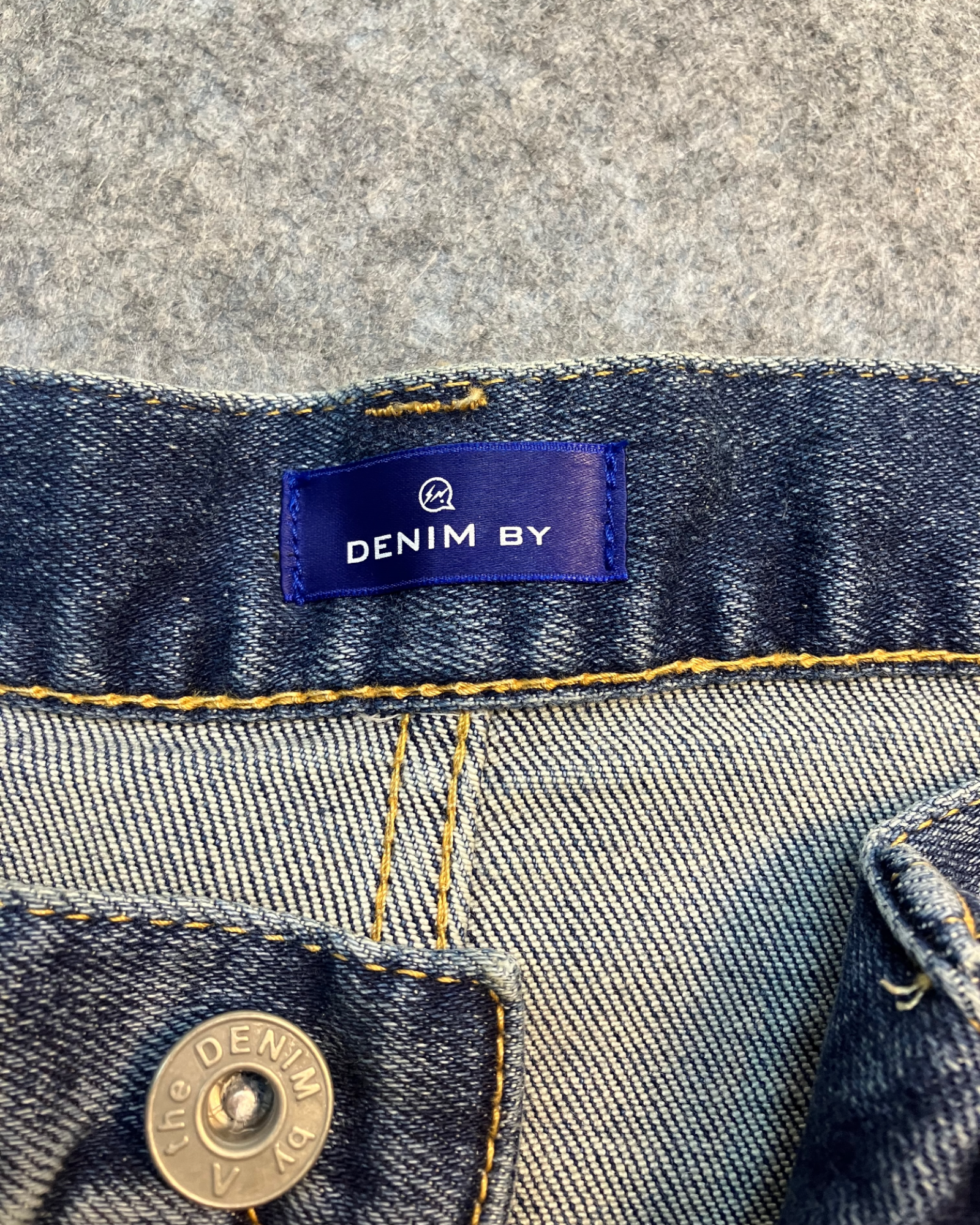 blue distressed skinny jeans