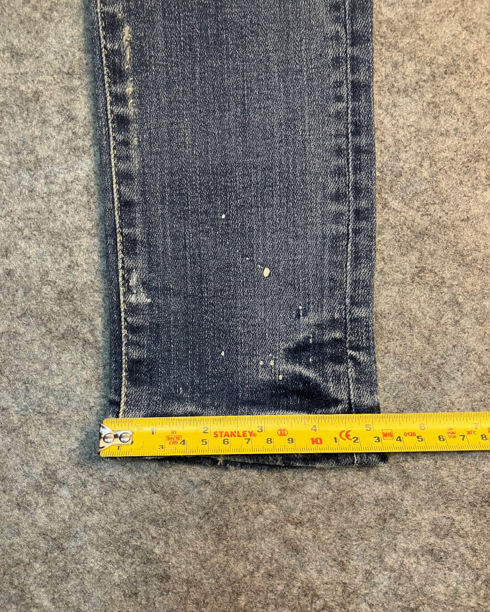 blue distressed skinny jeans