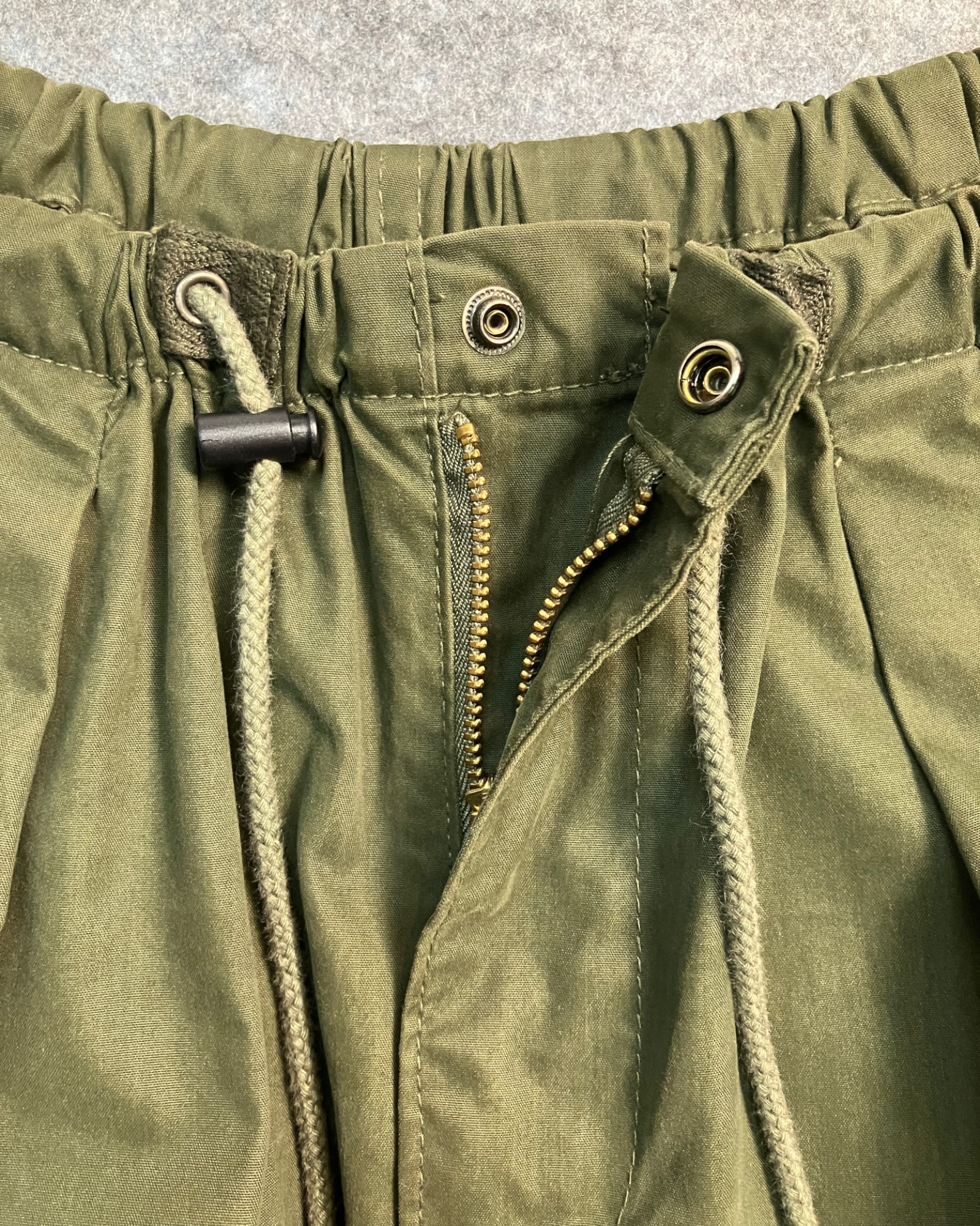 olive cargo balloon-pants