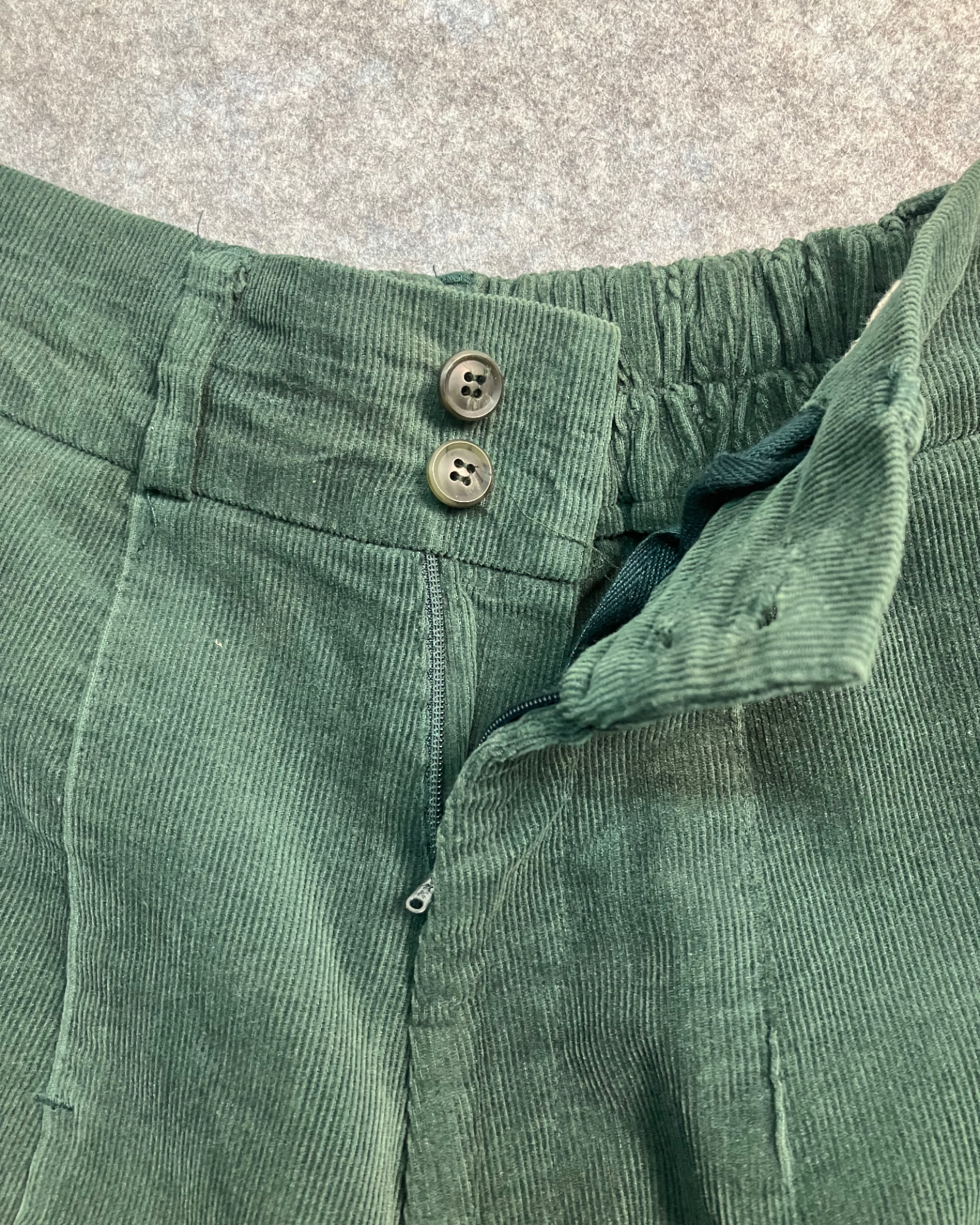 green corduroy balloon-pants