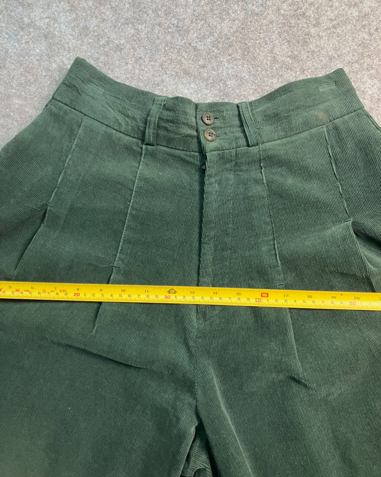 green corduroy balloon-pants