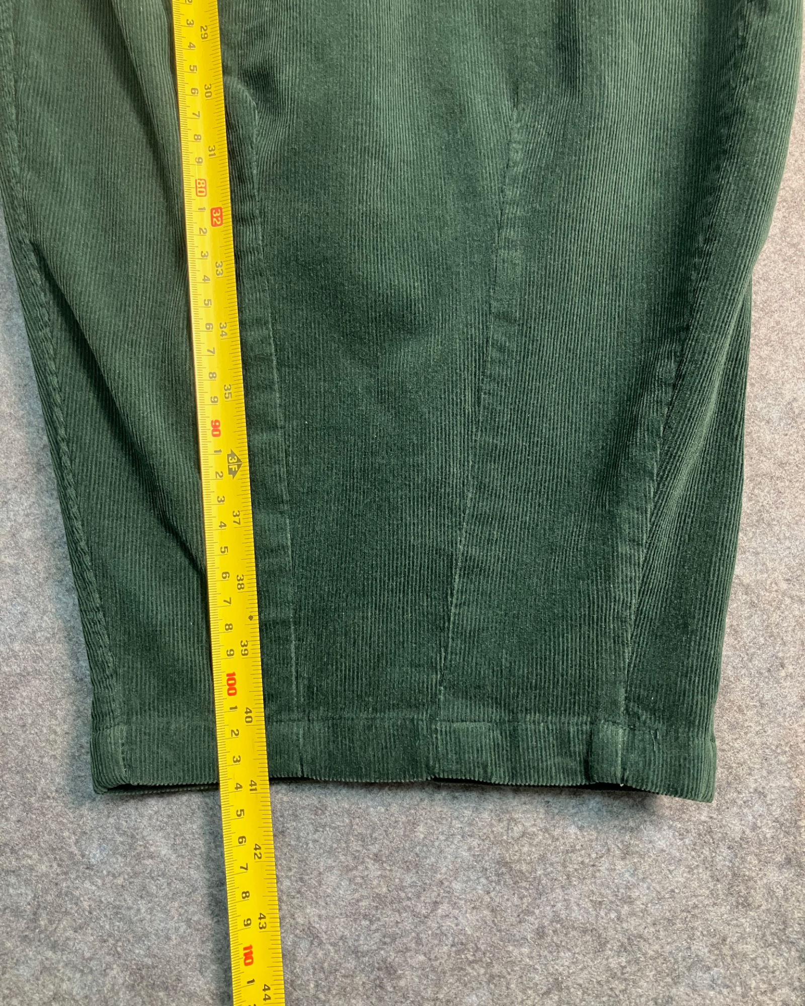 green corduroy balloon-pants