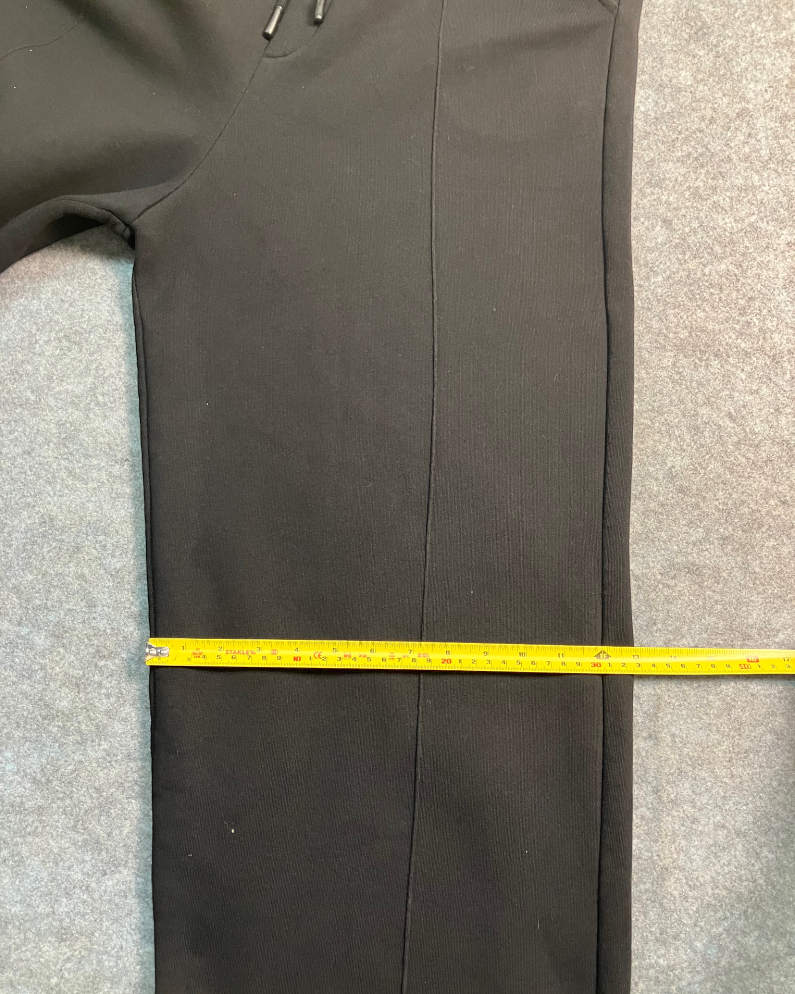 black loose-fit pants