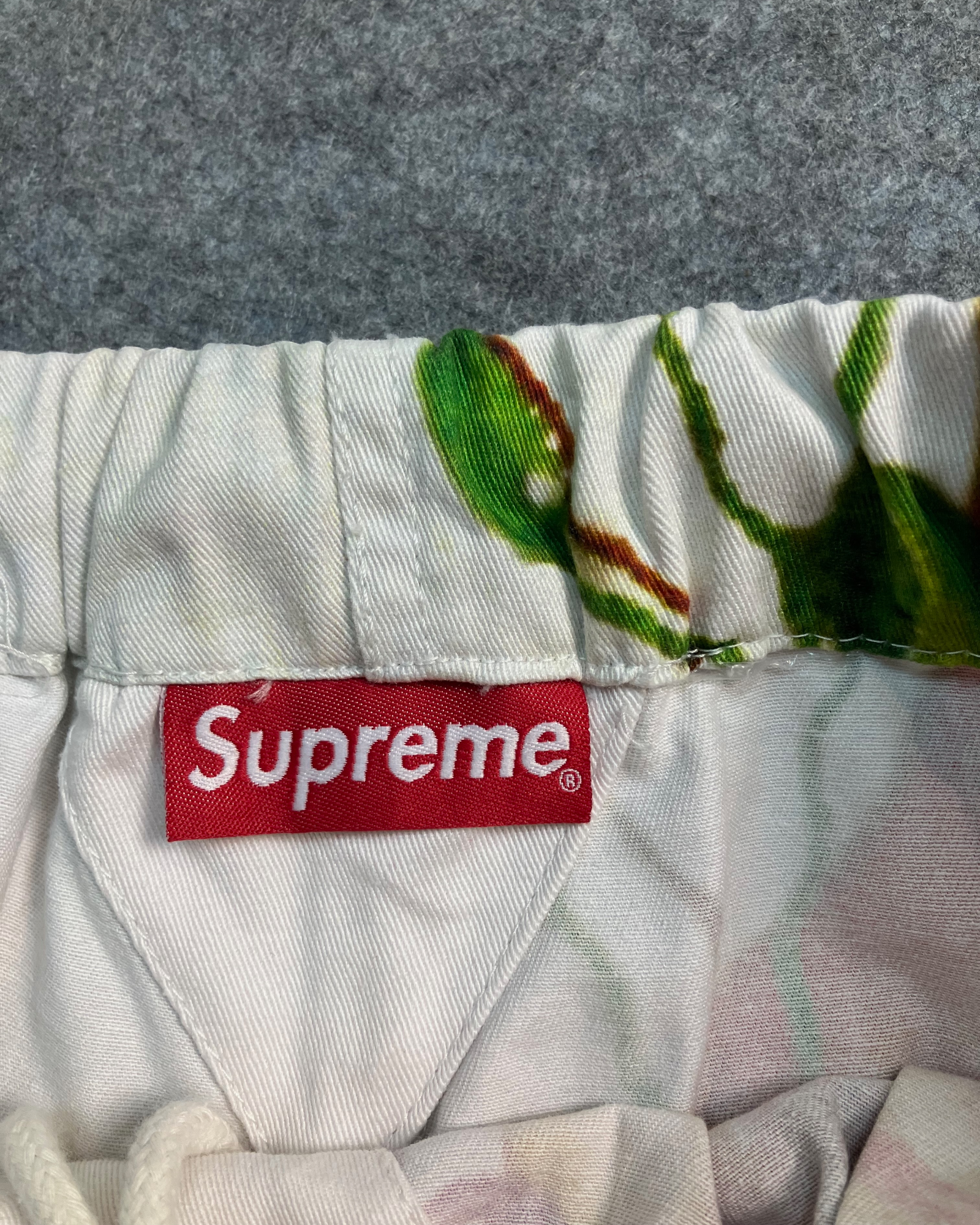 white sekintani norihiro sweat pants