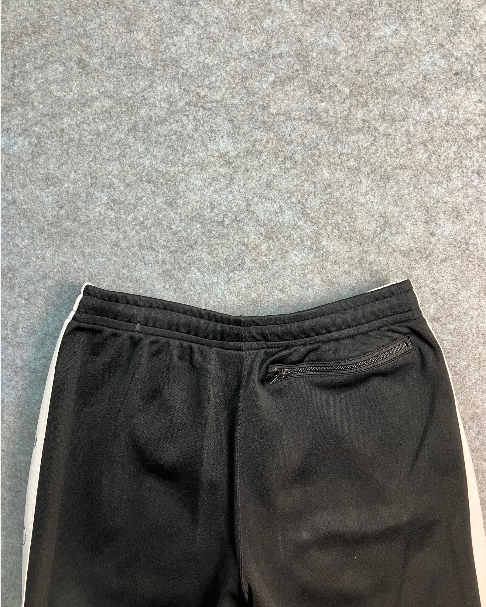 black regular sweat-pants