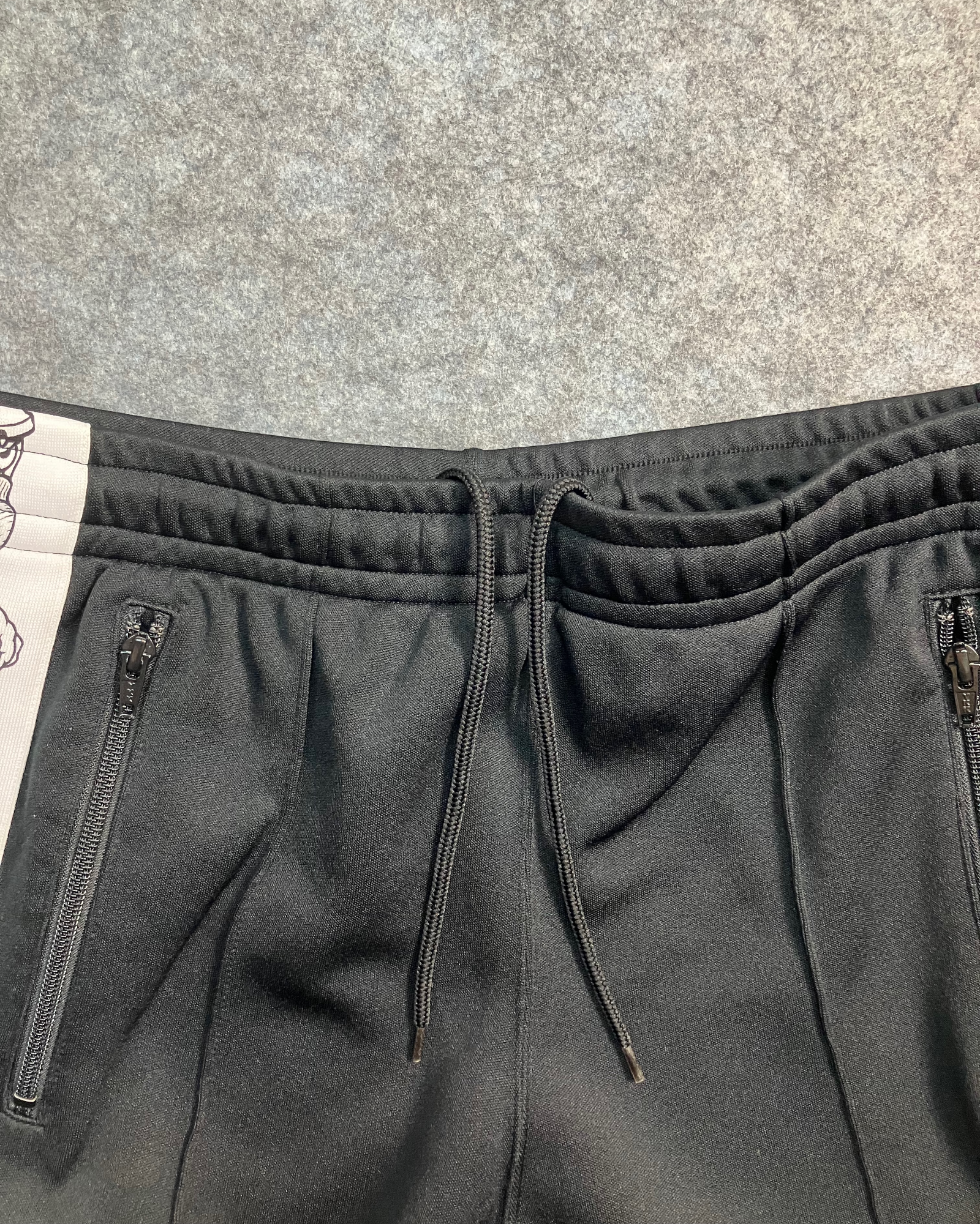 black regular sweat-pants