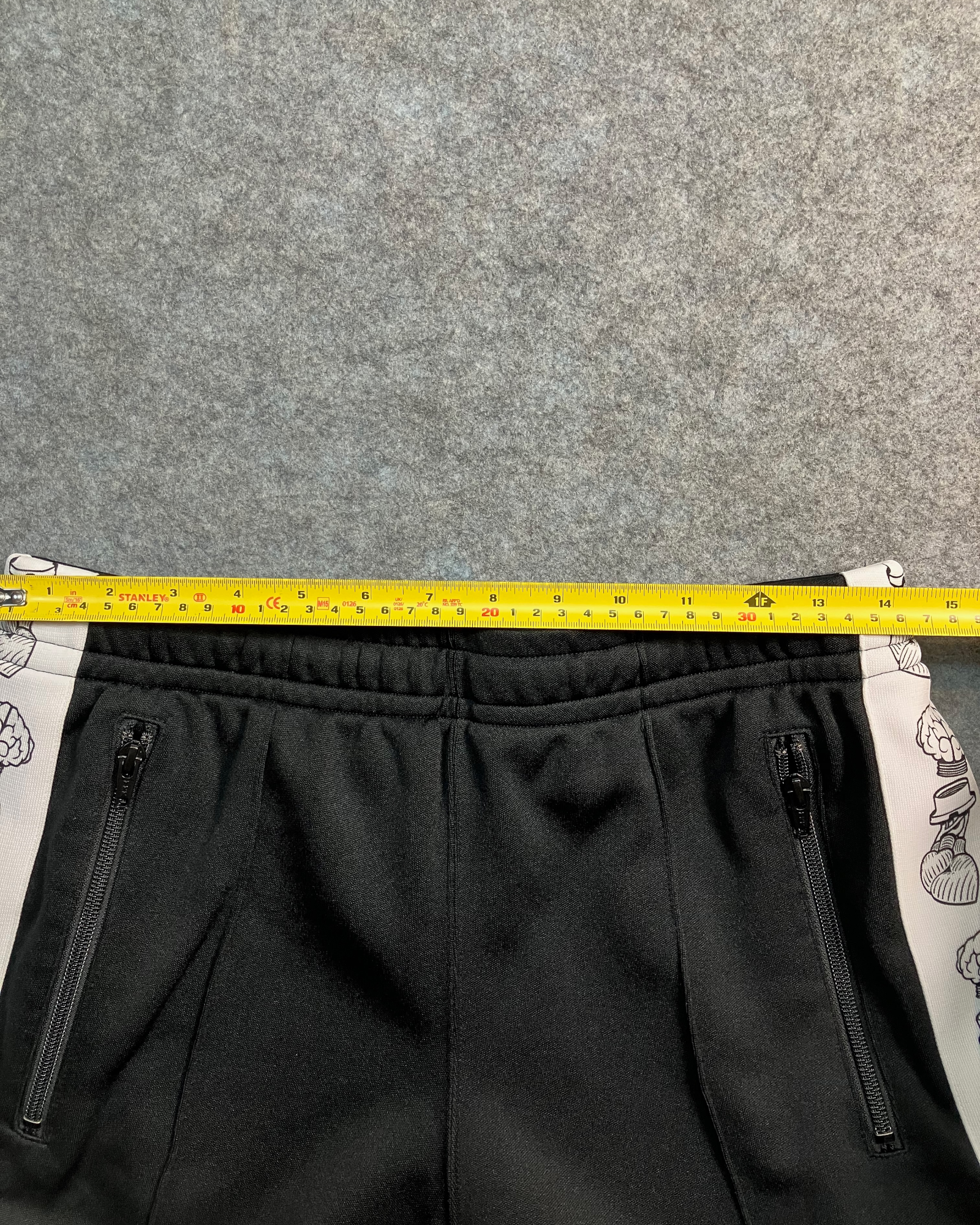 black regular sweat-pants