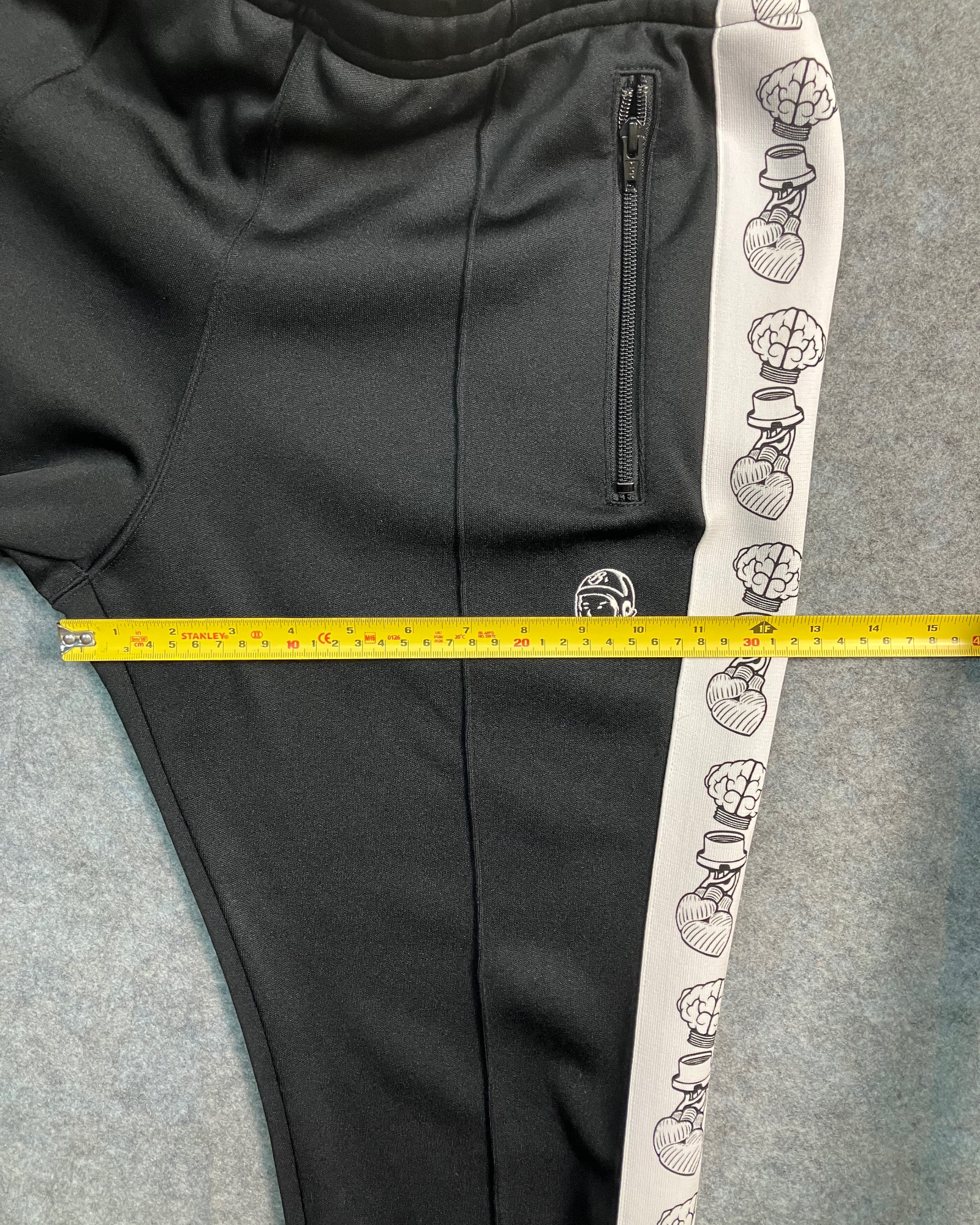 black regular sweat-pants