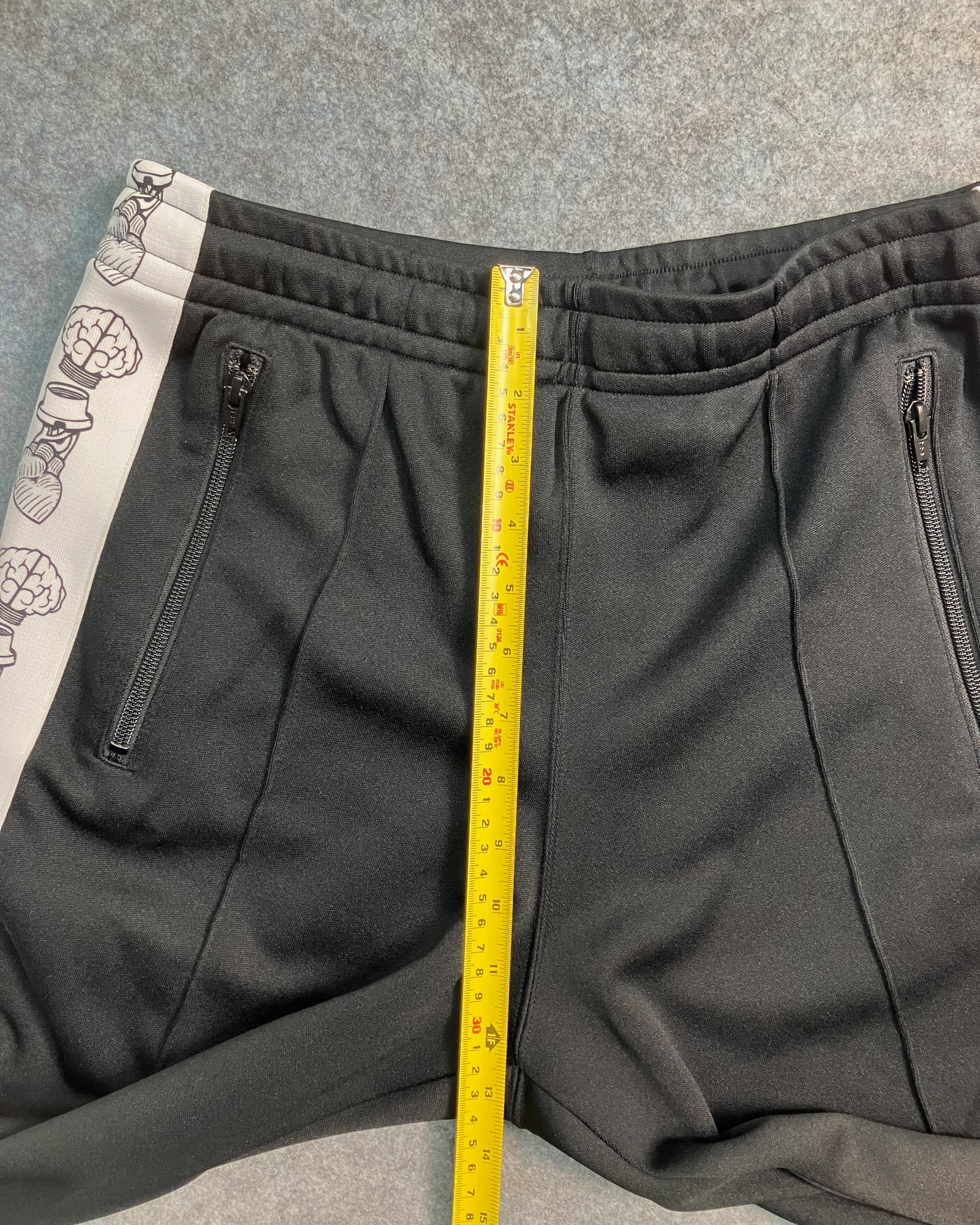 black regular sweat-pants