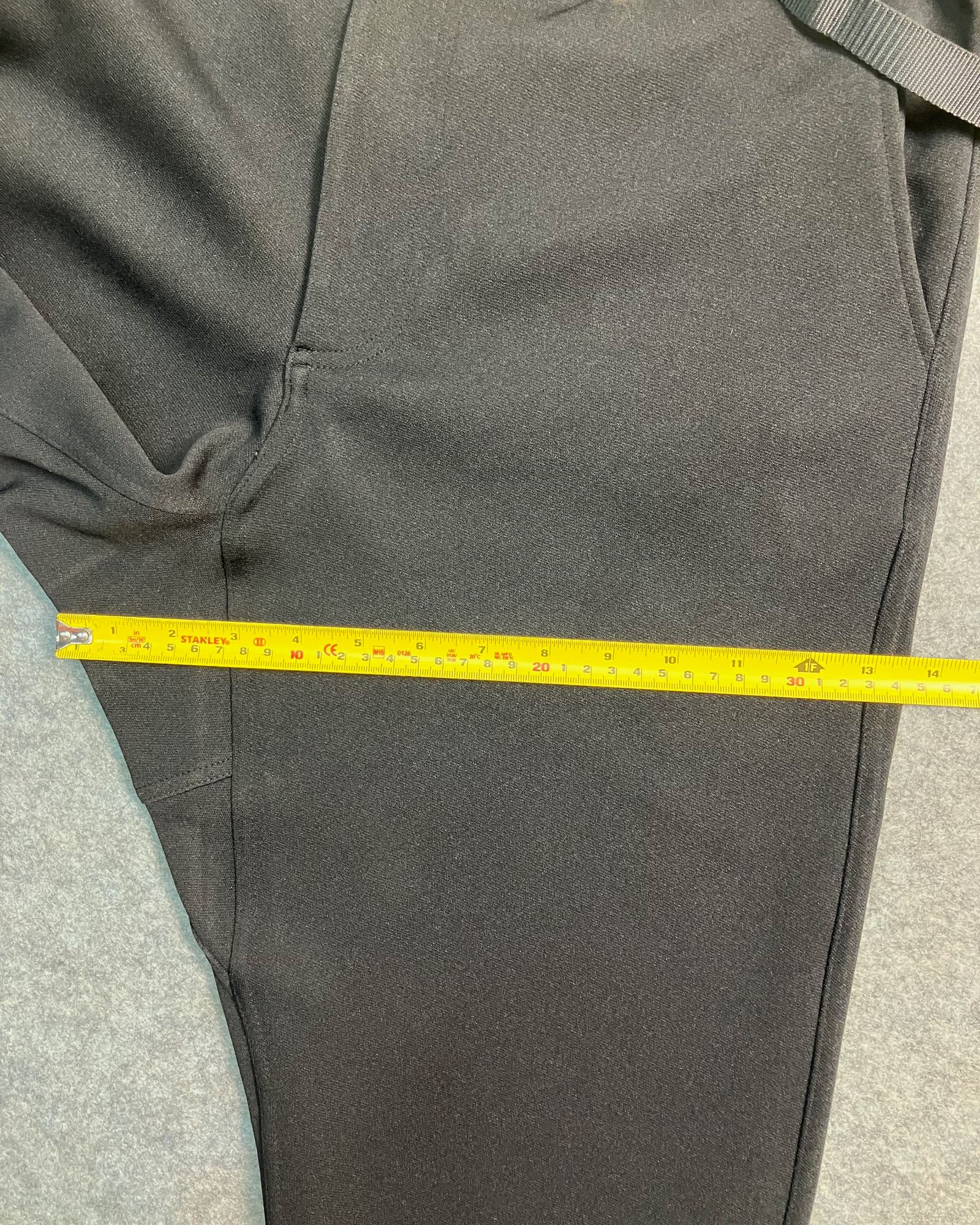 black loose-fit pants