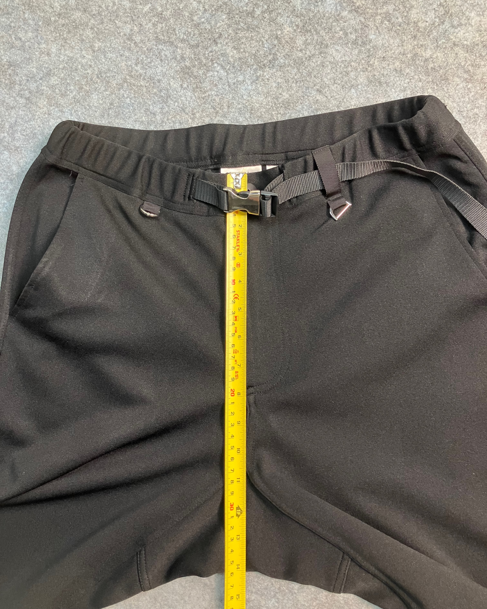 black loose-fit pants