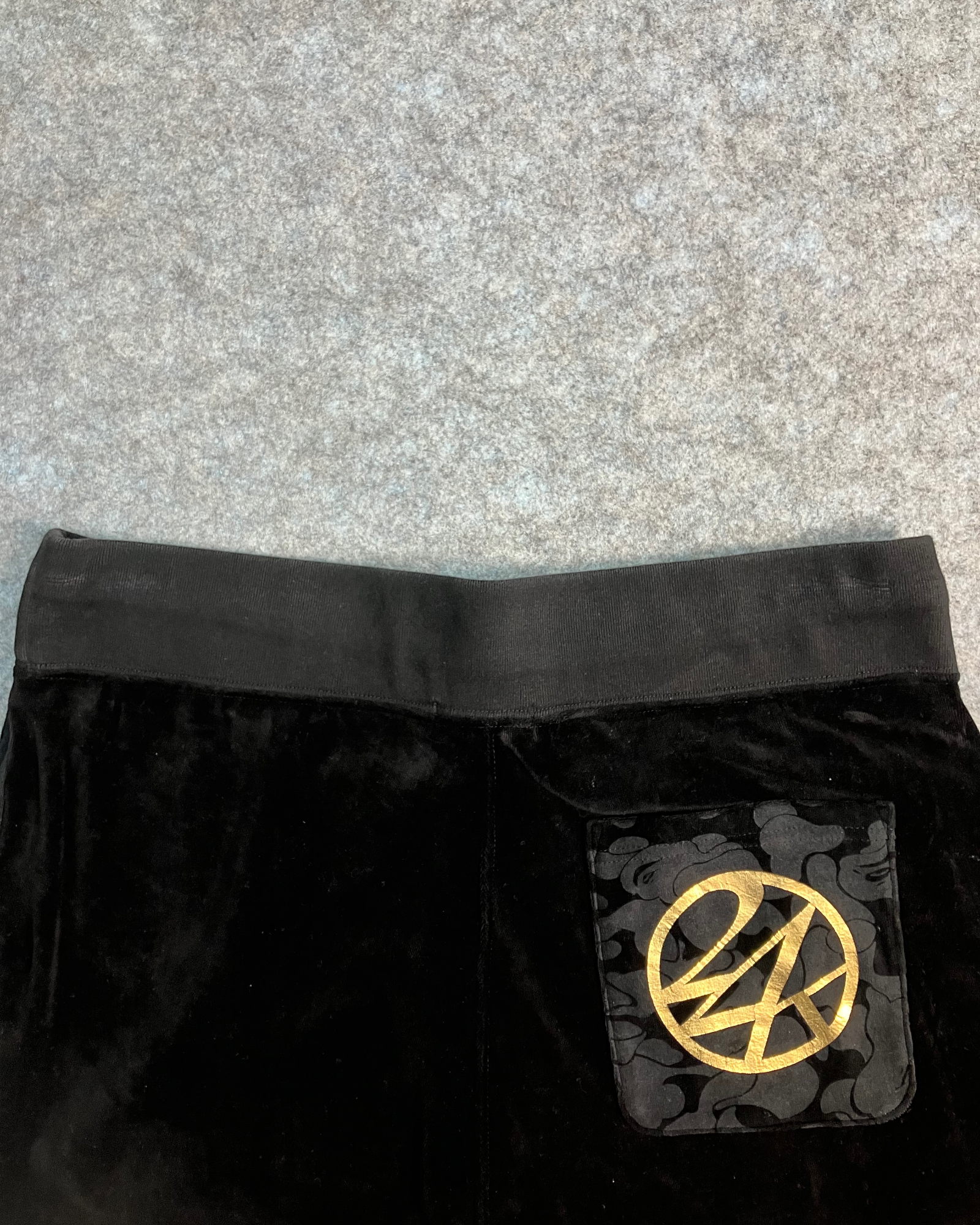 black regular sweat-pants