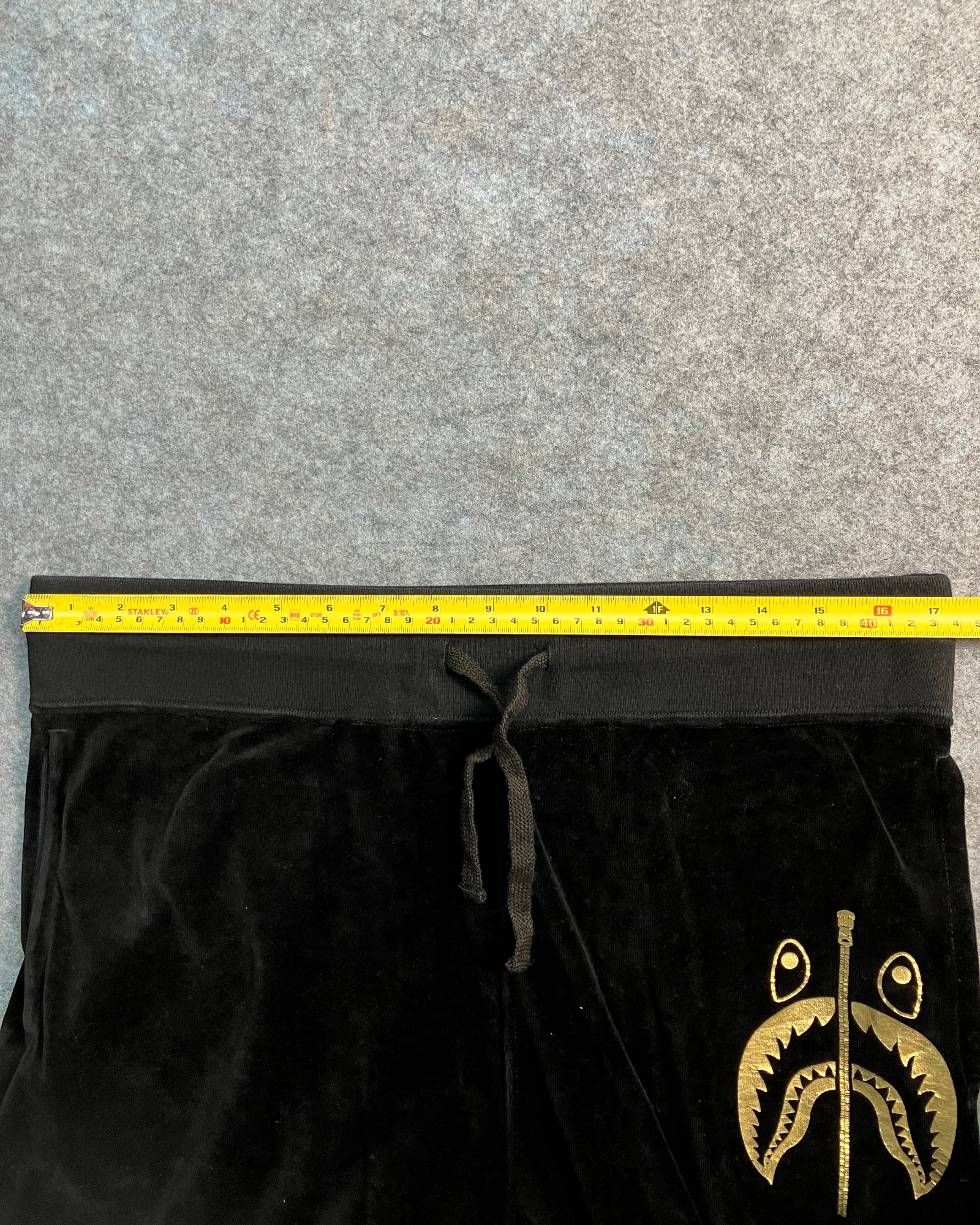 black regular sweat-pants