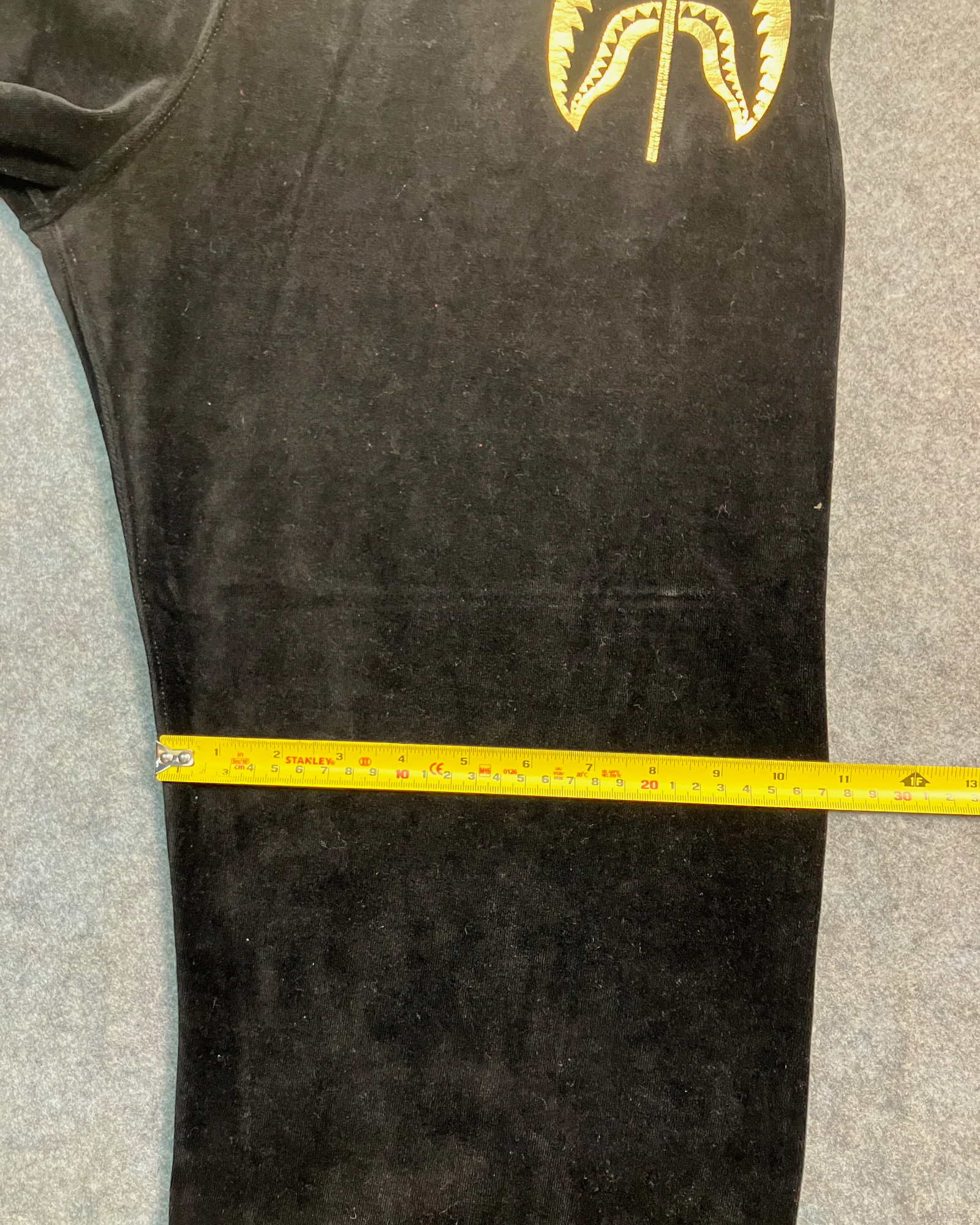 black regular sweat-pants