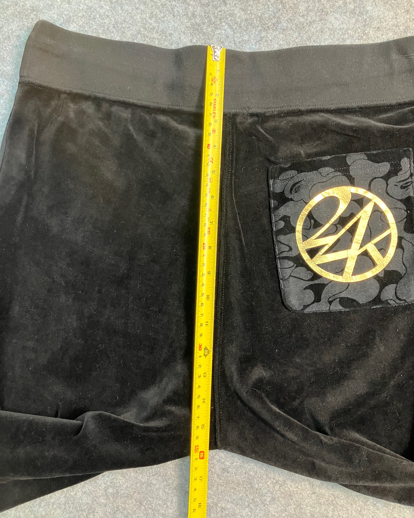 black regular sweat-pants