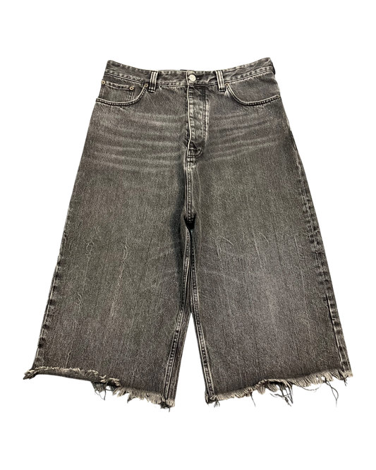 black denim distressed shorts